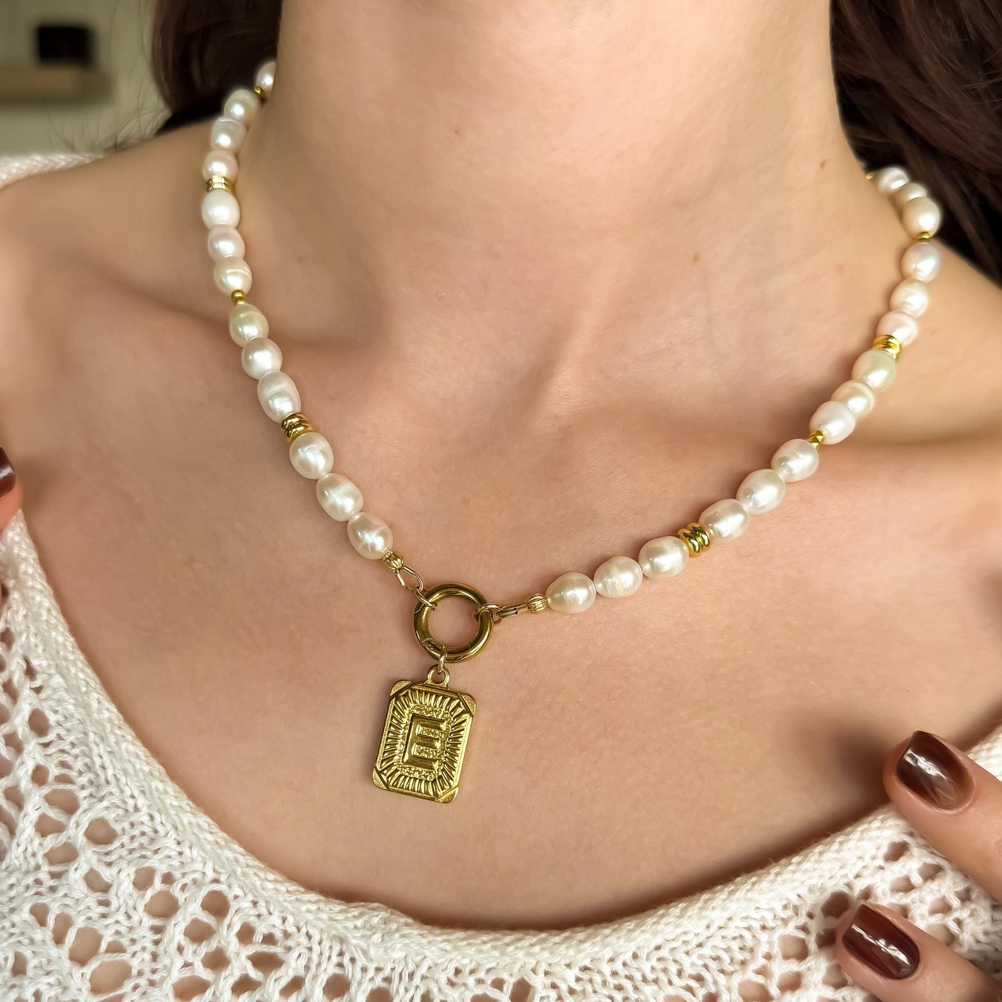 Custom Freshwater Pearl Initial Necklace – 18k Gold with Vintage Style Charm & Push Clasp
