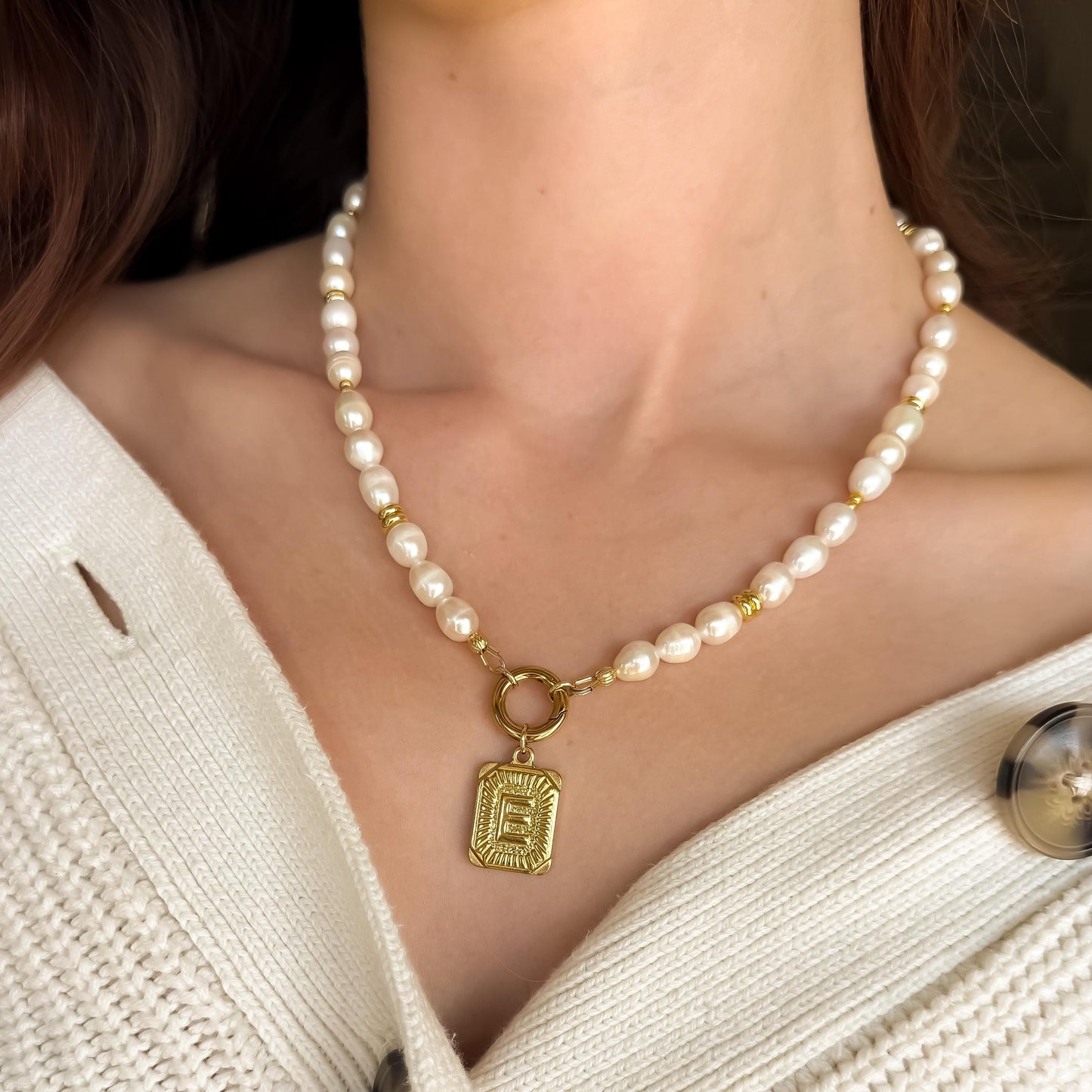 Custom Freshwater Pearl Initial Necklace – 18k Gold with Vintage Style Charm & Push Clasp