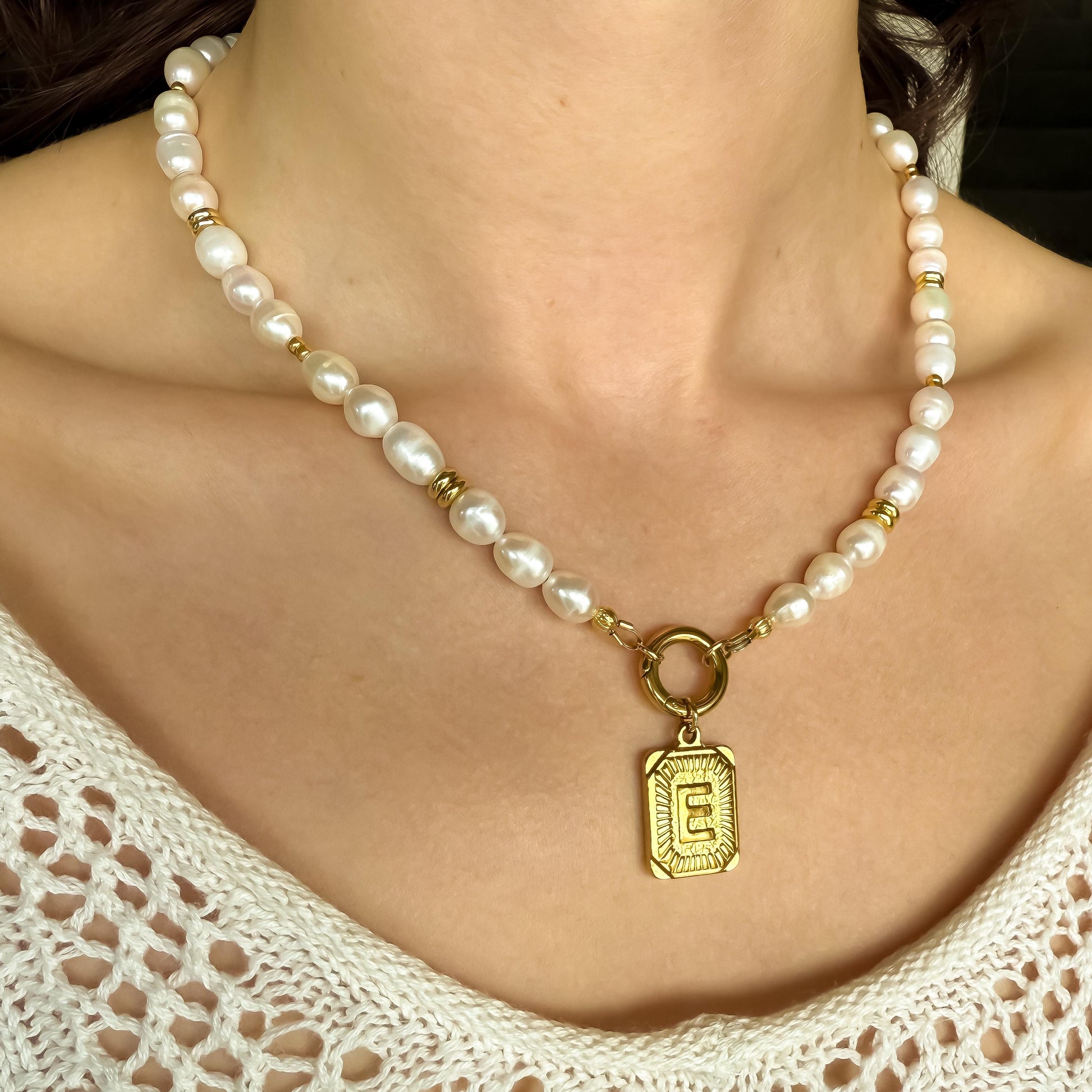 Custom Freshwater Pearl Initial Necklace – 18k Gold with Vintage Style Charm & Push Clasp